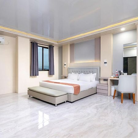 Grand Valonia Hotel Jembel Kültér fotó