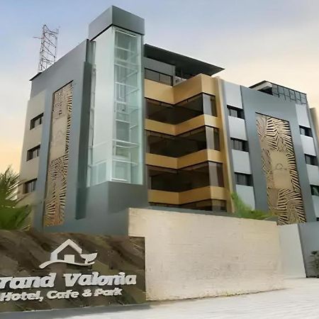 Grand Valonia Hotel Jembel Kültér fotó