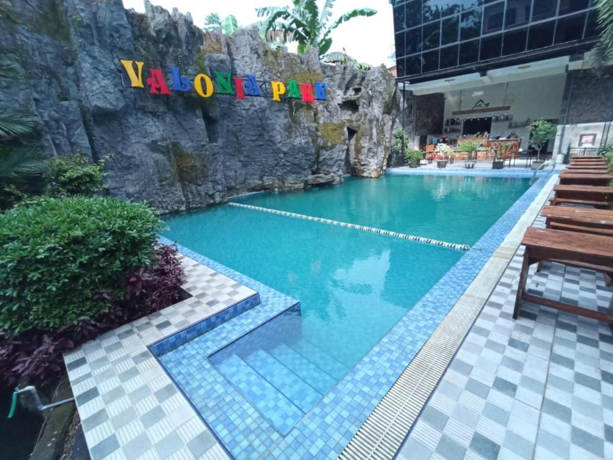 Grand Valonia Hotel Jembel Kültér fotó