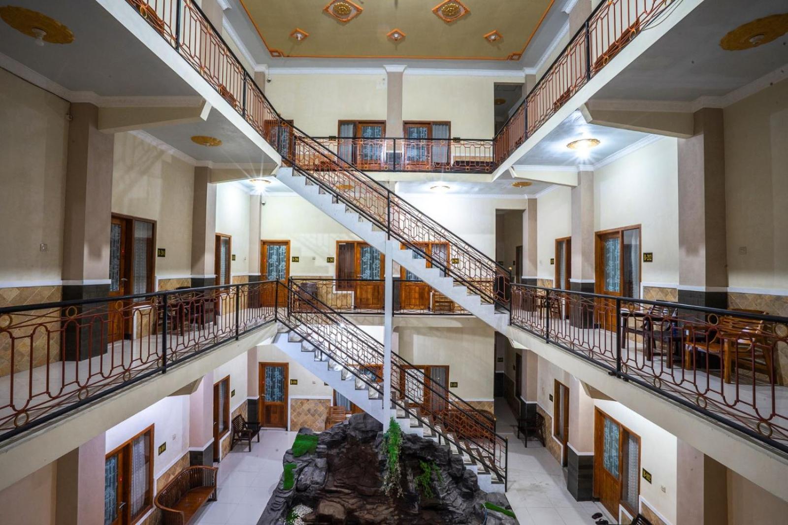 Grand Valonia Hotel Jembel Kültér fotó