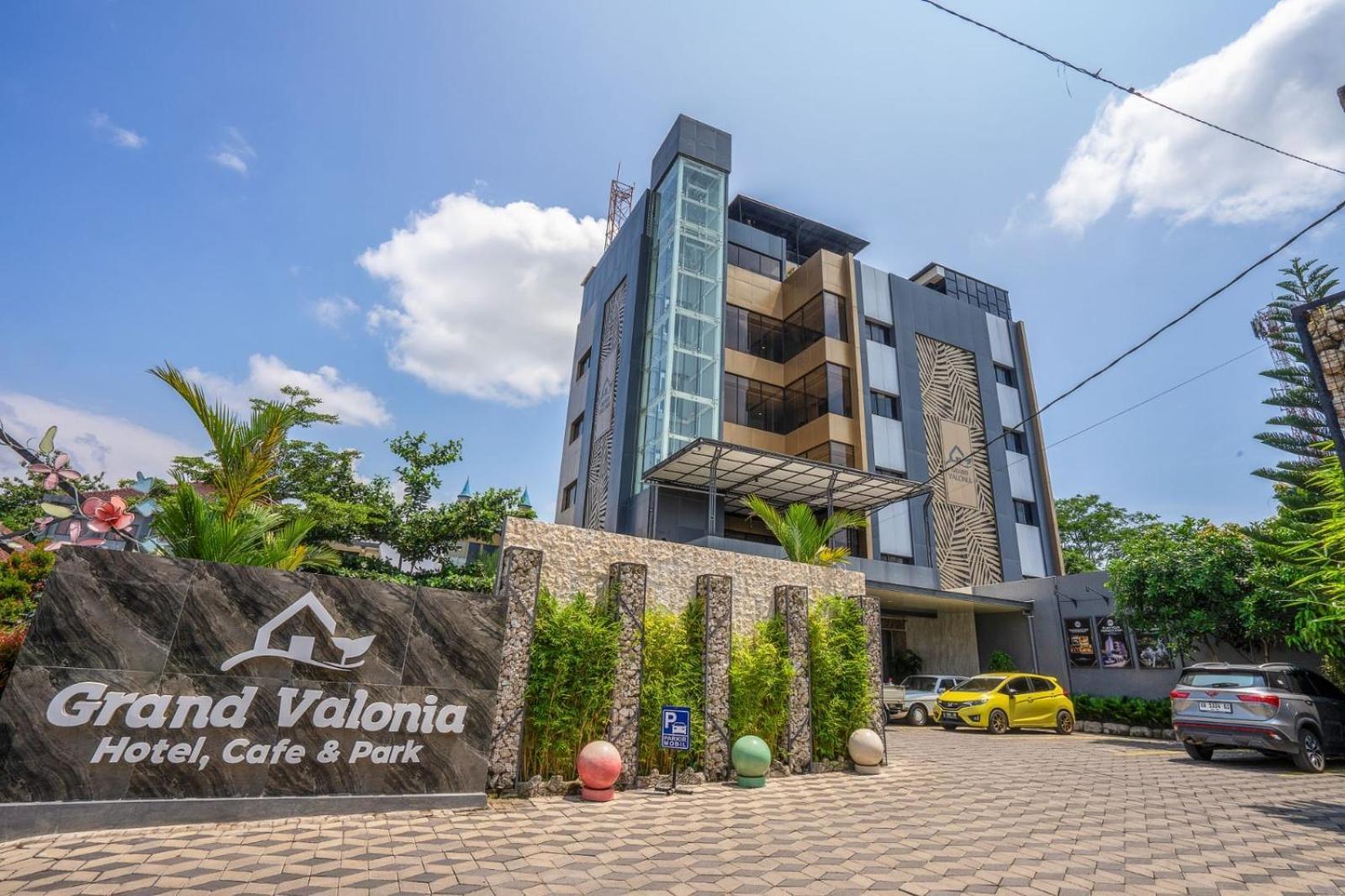 Grand Valonia Hotel Jembel Kültér fotó
