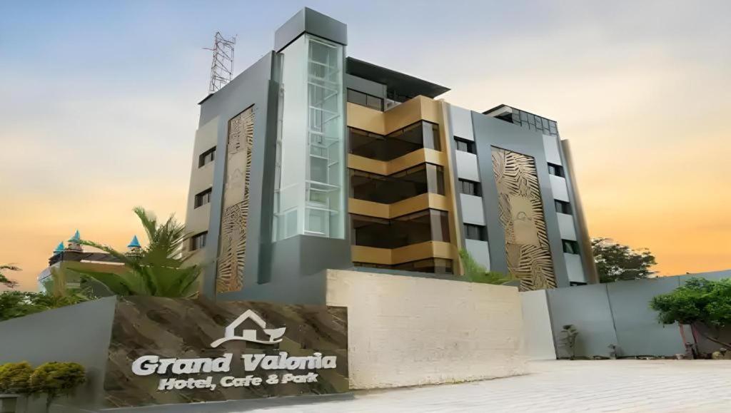 Grand Valonia Hotel Jembel Kültér fotó